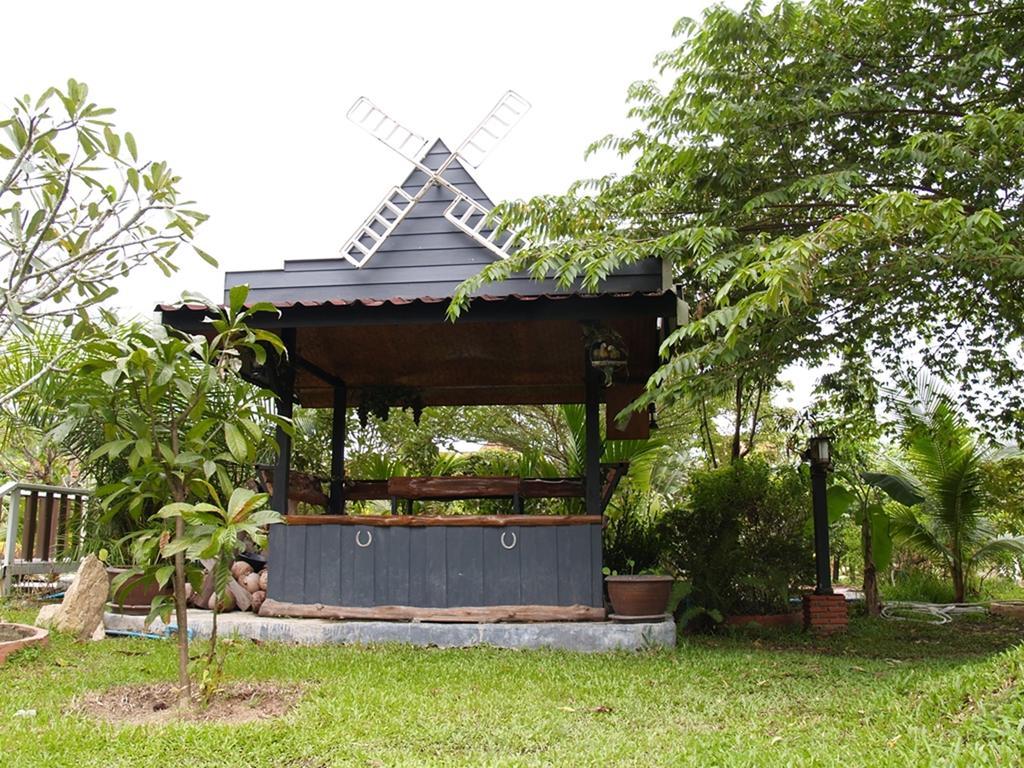 Cowboy Farm Resort Pattaya Ban Huai Yai Esterno foto