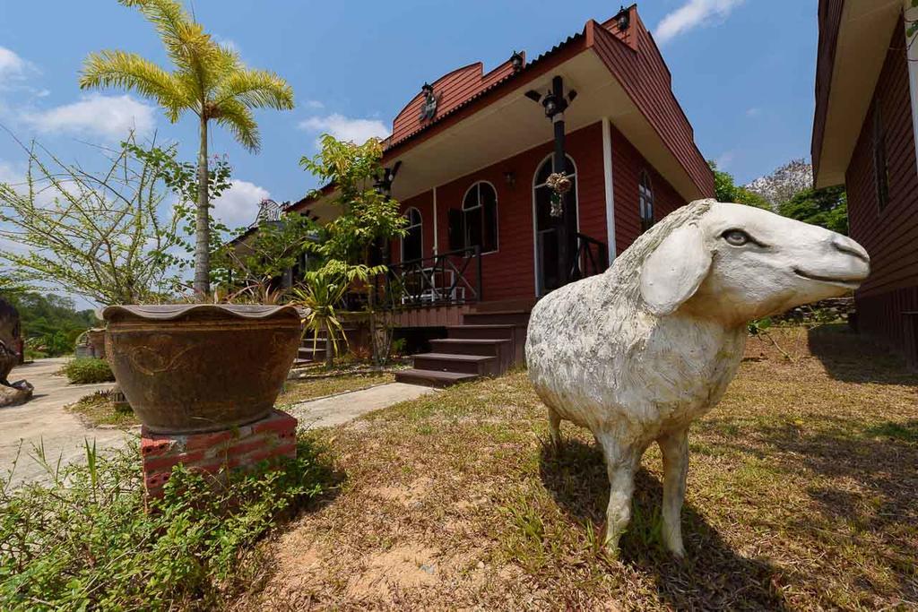 Cowboy Farm Resort Pattaya Ban Huai Yai Esterno foto