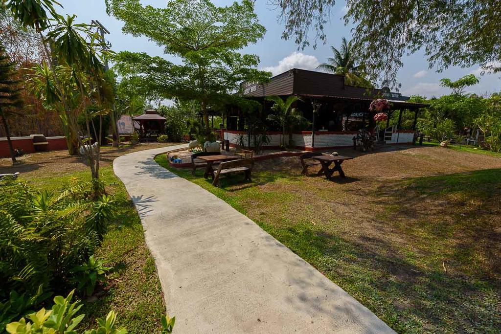 Cowboy Farm Resort Pattaya Ban Huai Yai Esterno foto
